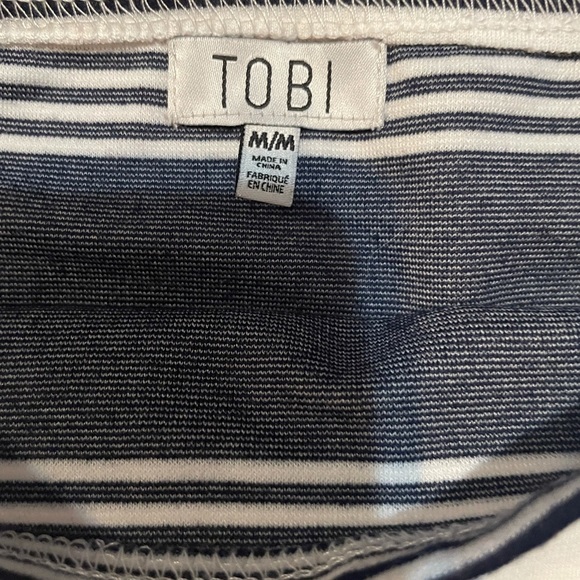 Off-the-shoulder Crop Top - Picture 2 of 2